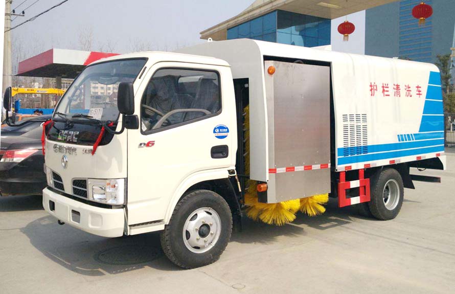 東風(fēng)3方護(hù)欄清洗車